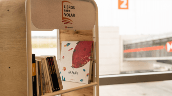 Aeropuerto de Montevideo ofrece a los pasajeros biblioteca ambulante