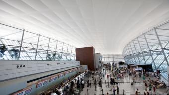 Aeropuerto de Montevideo recibió certificación internacional en experiencia del cliente