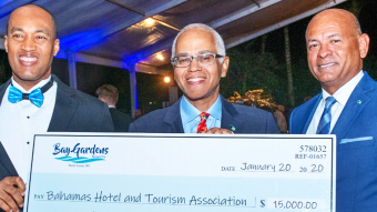 Bay Gardens Resorts de Saint Lucia realiza donación a Bahamas