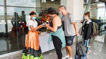 Vacunados contra COVID-19 y menores podrán ingresar a Costa Rica sin póliza de viaje