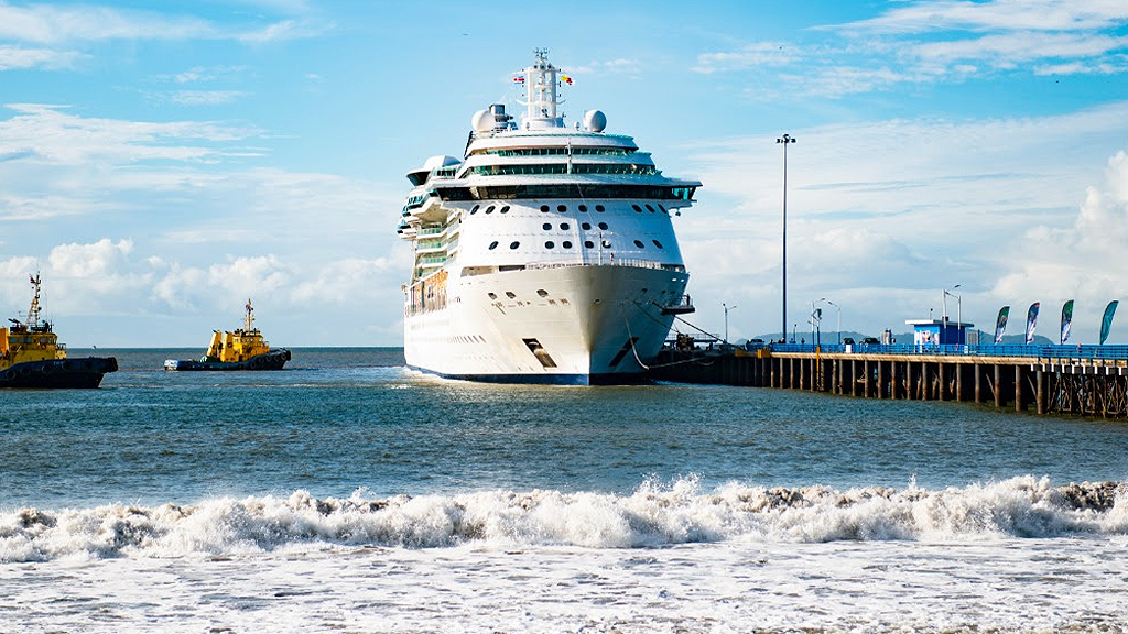 Puntarenas, Costa Rica celebra llegada del primer gran crucero de la temporada