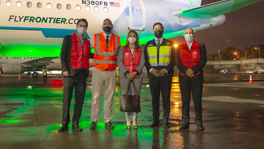 El avión "Verde El Quetzal Resplandeciente" de Frontier Airlines arribó a Guatemala