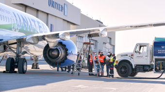 United se convierte en el primera aerolínea en volar con combustible 100% sostenible