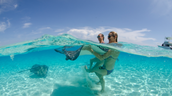 Las Islas Caimán eliminan todas las restricciones para viajeros internacionales