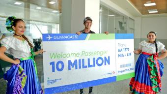 Guanacaste Aeropuerto al celebrar la llegada 10 millones de pasajeros desde su apertura