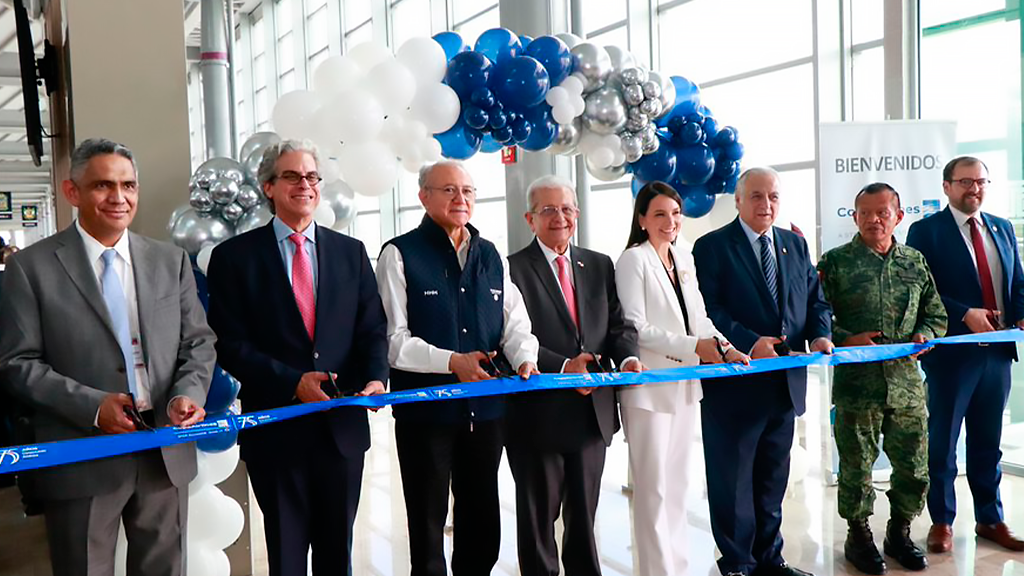 El primer vuelo proveniente de Panamá aterriza en el AIFA mexicano