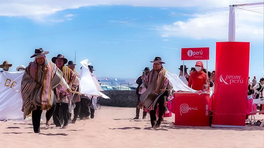 PERÚ celebró el Día Mundial del Turismo a orillas del Lago Titicaca